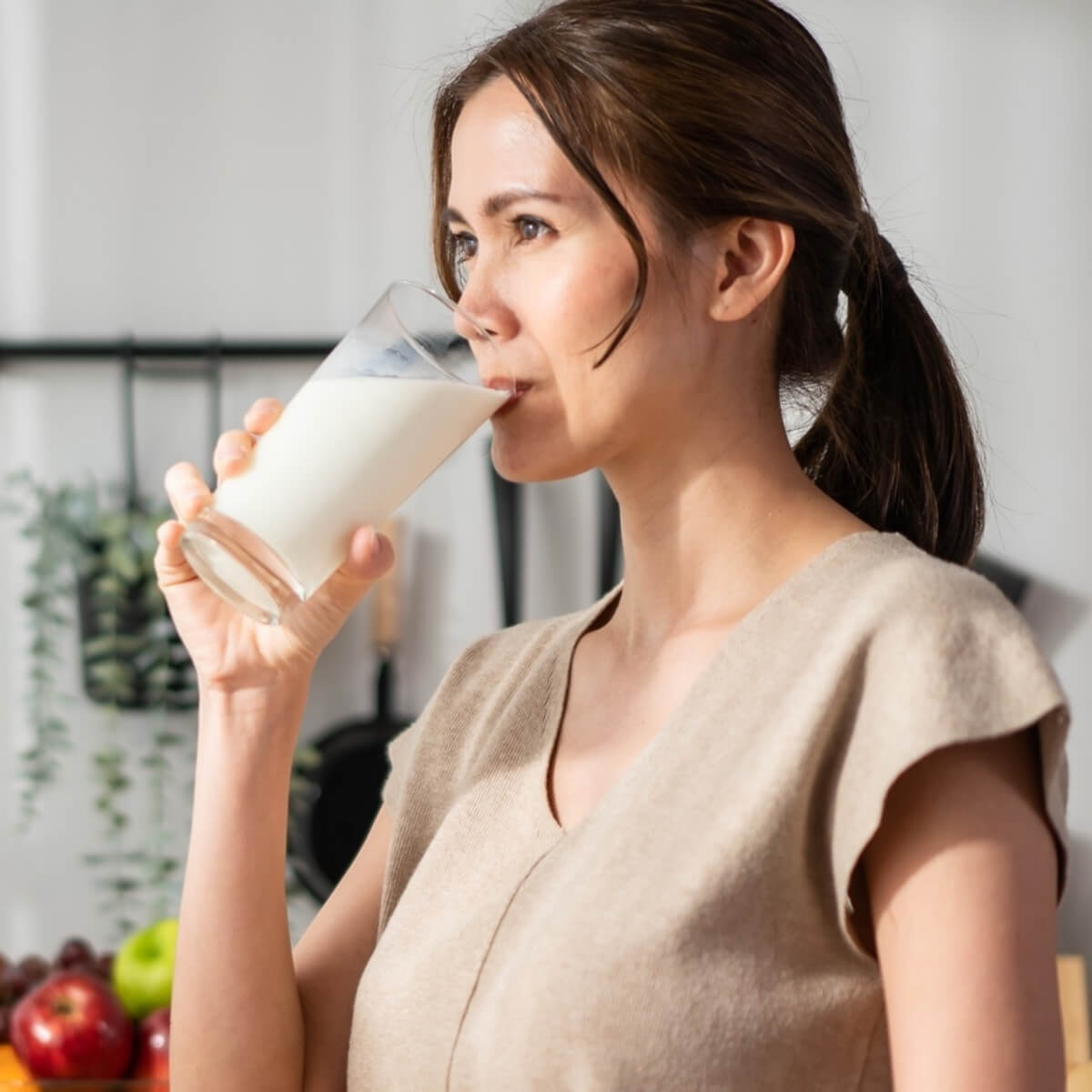 tẩy trắng răng sau sinh tại nhà bằng sữa