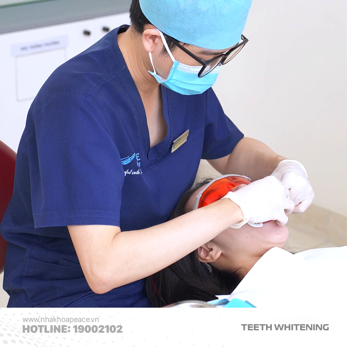 bác sĩ trực tiếp tẩy trắng răng